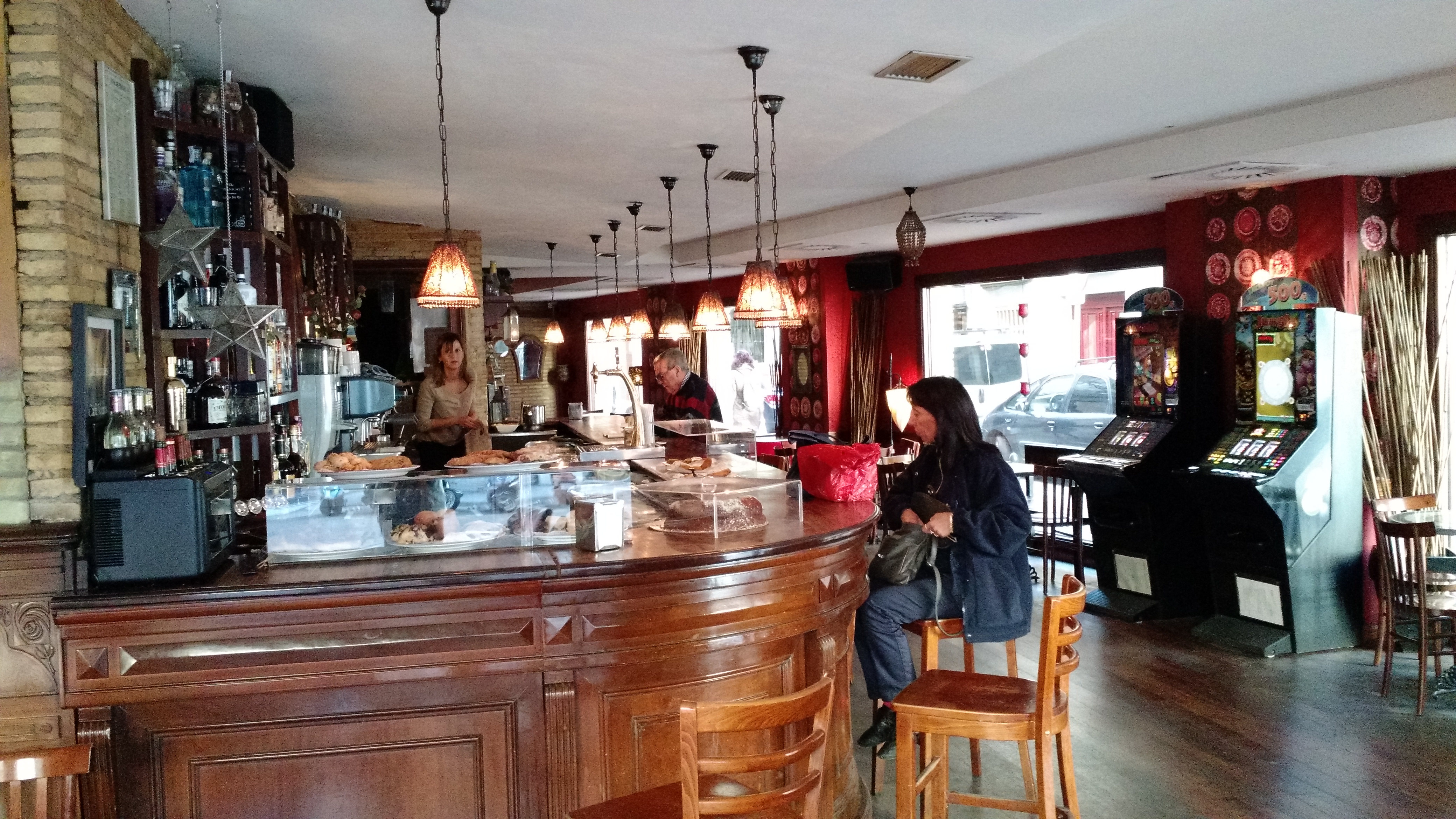 Cafetera en un bar español